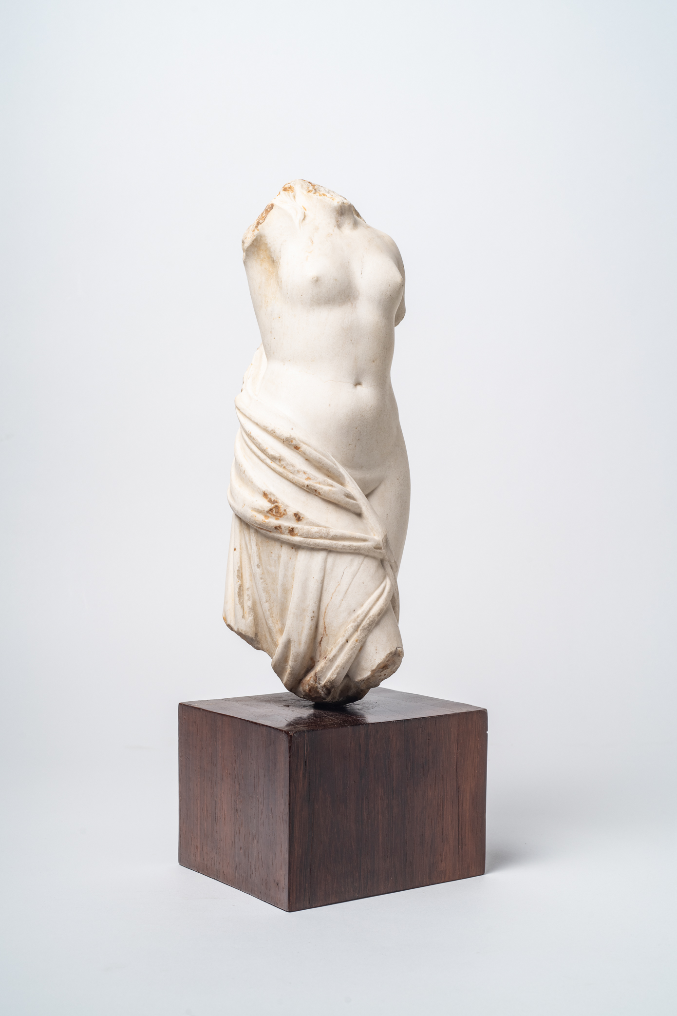 Torso de mulher, séc. V a.C. Autoria desconhecida, Grécia